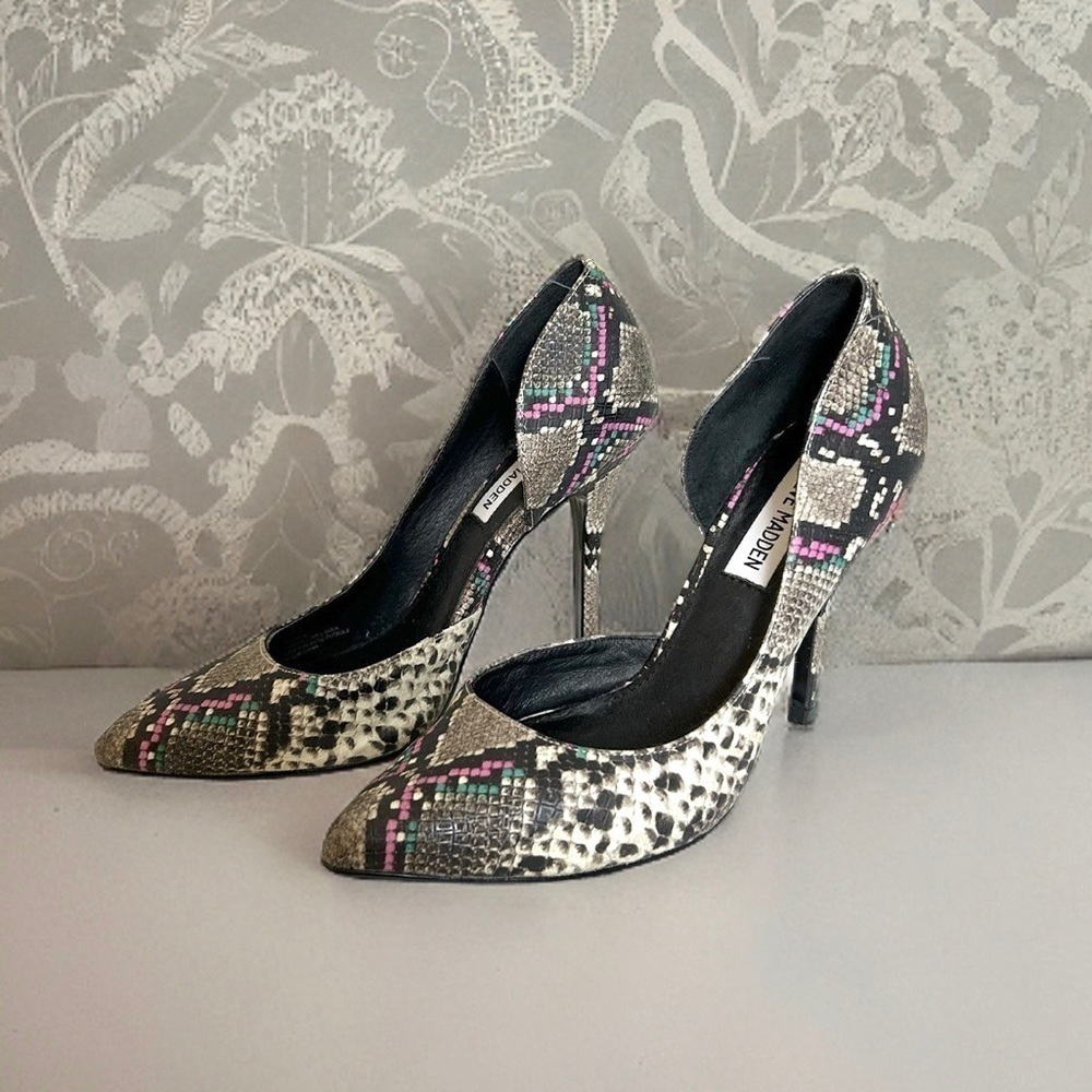 Steve Madden ‘Groovi’ Pixel Patterned Heel